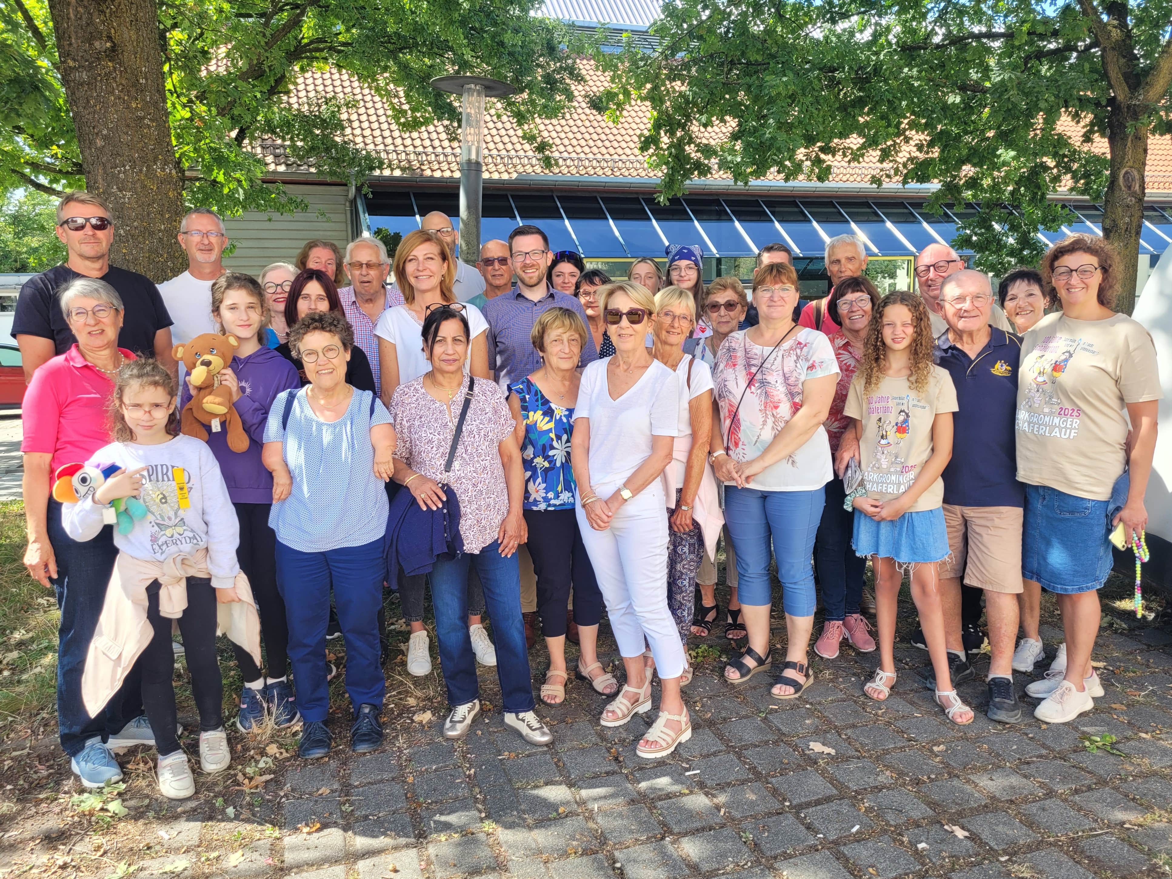 BM Séverine Dellanegra und BM Jens Hübner mit den französischen Gästen und deutschen Organisatoren
