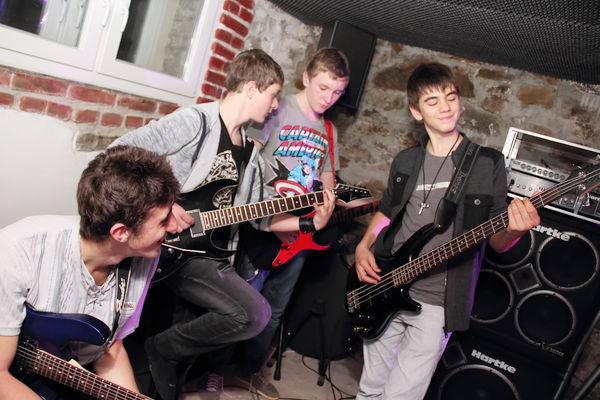 Le groupe de rock des jeunes musiciens